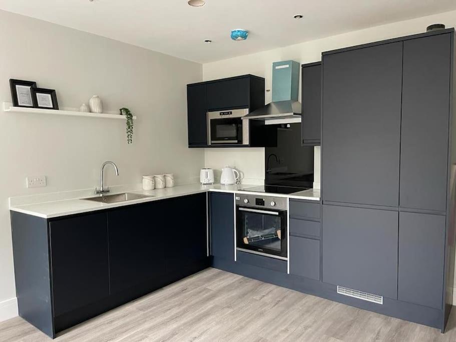 Bright, Vibrant New 1 Bedroom Town Centre Parking Bournemouth Bagian luar foto