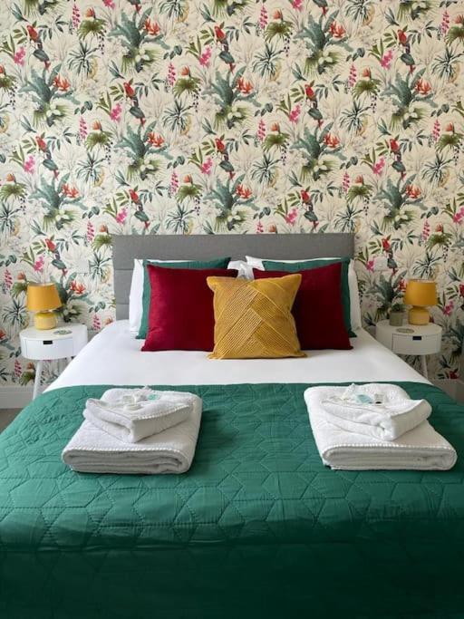 Bright, Vibrant New 1 Bedroom Town Centre Parking Bournemouth Bagian luar foto